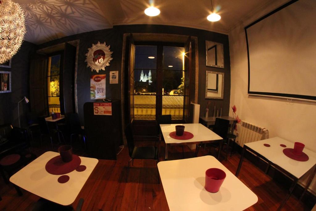 سانتياغو دي كومبوستيلا Albergue Roots & Boots الغرفة الصورة